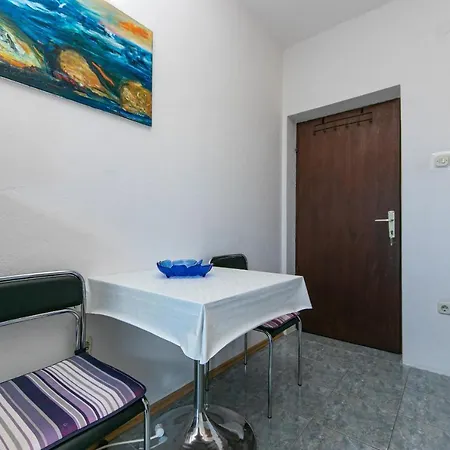 14708b Apartment Gradac (Split-Dalmatia)