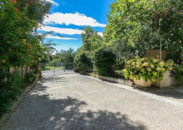 14708b Apartment *